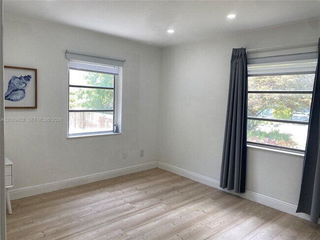 Building Photo - 1527 Fletcher St