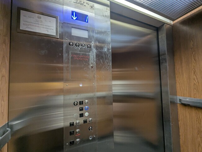 Building Photo - 22 S Main St