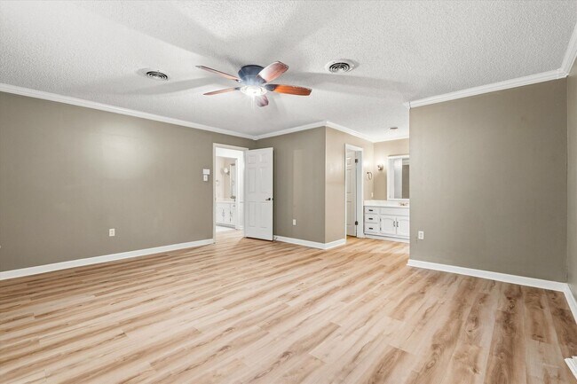 Building Photo - 4-BED, 2-BATH ALL-BRICK HOME NEAR JONESBORO COUNTRY CLUB!