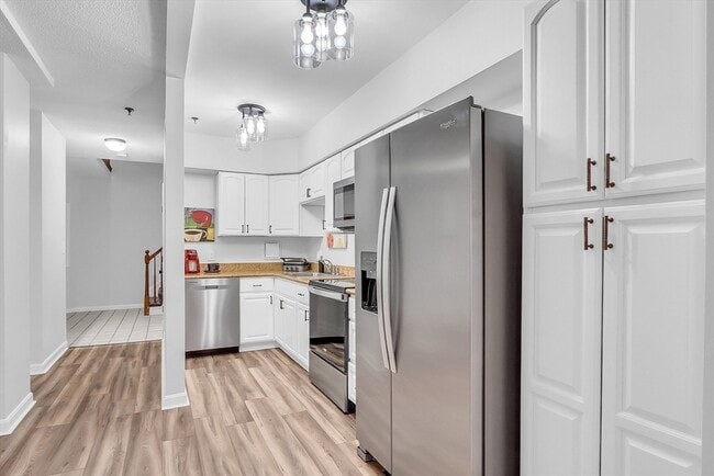 Building Photo - 200 Market St