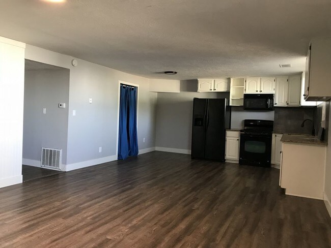 Building Photo - Bright and airy updated basement apartment