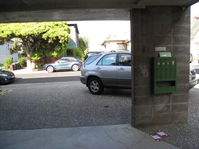 Building Photo - 1110 Stannage Ave