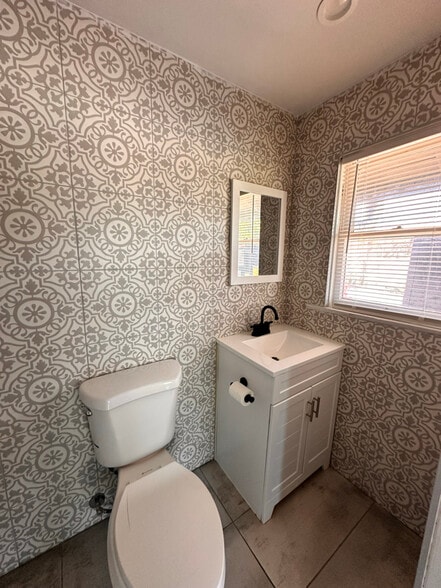 Building Photo - 117 W 2nd St