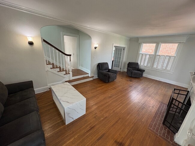 Building Photo - 447 Avondale Dr