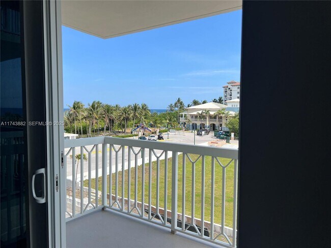 Building Photo - 125 S Ocean Ave