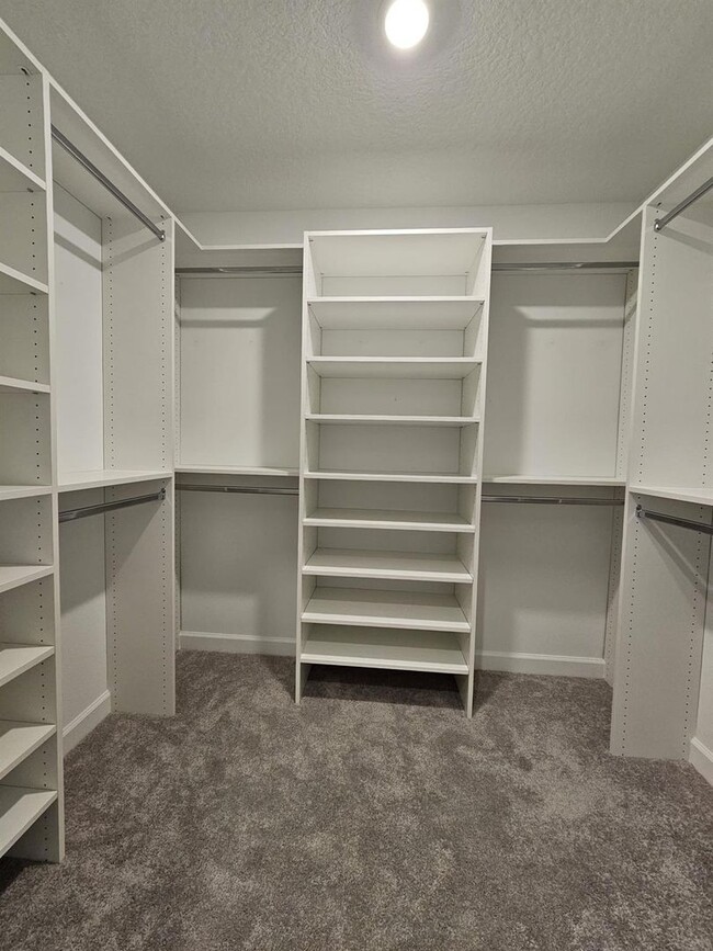 Building Photo - 19672 WHISPERING CREEK Rd