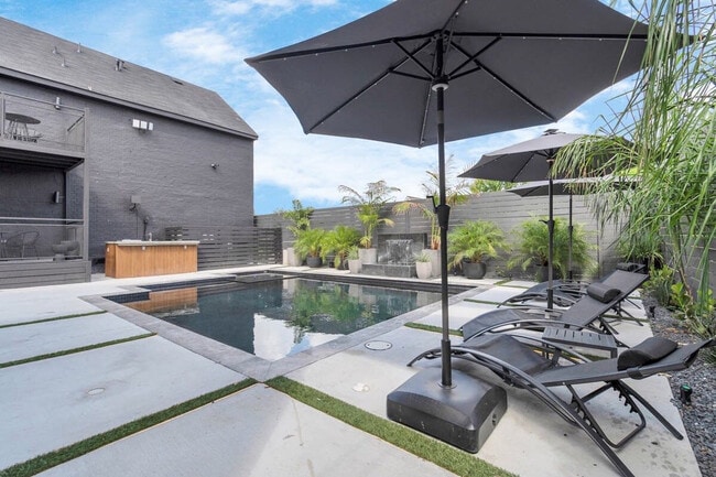 Building Photo - 2703 Blodgett St