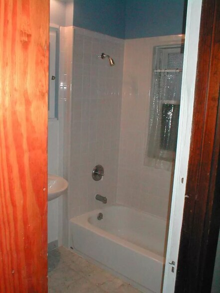 Building Photo - 302 W Grand Ave