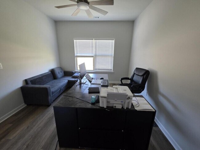 Building Photo - 352 Castlepath Dr SW