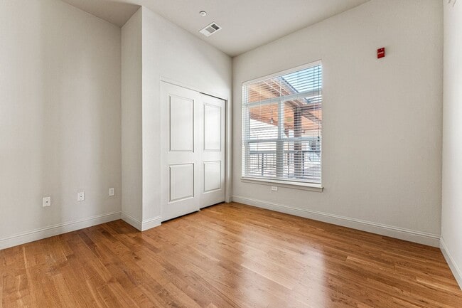 Building Photo - Penthouse level Condo in Greenwood Village!