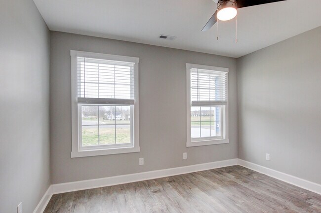 Building Photo - 127 Riverbend Dr