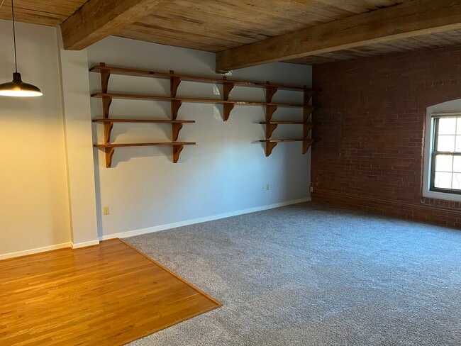 Building Photo - 25 Higgins St