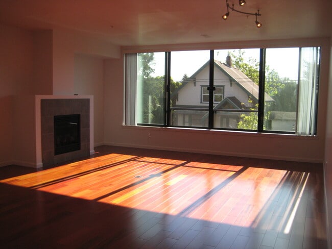 Living Room View 02-05 - Hawthorne 44