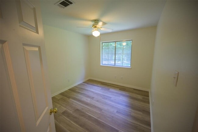 Building Photo - 6000 La Naranja Ln