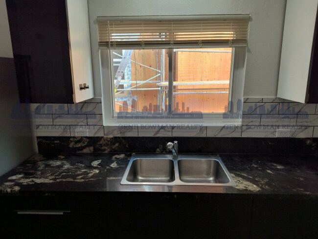 Building Photo - Charming 4-bedroom, 2-bathroom home located in the heart of San Diego