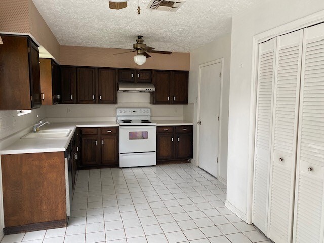 Building Photo - 11610 Pine Knoll