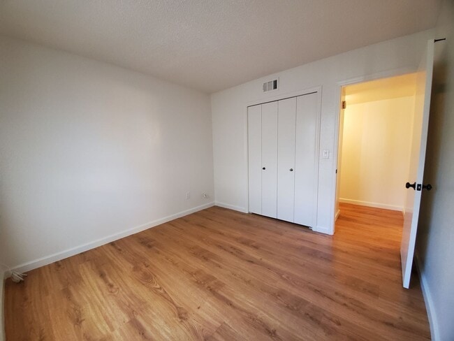 Building Photo - Ground level 2 bed/2 bath condo- Guadalupe & Country Club