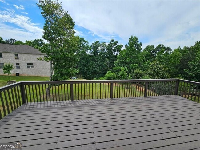 Building Photo - 3755 Long Lake Dr