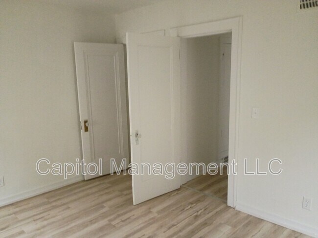 Building Photo - 316 W Saginaw St
