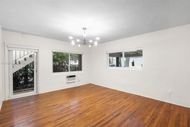 Building Photo - 428 Collins Ave