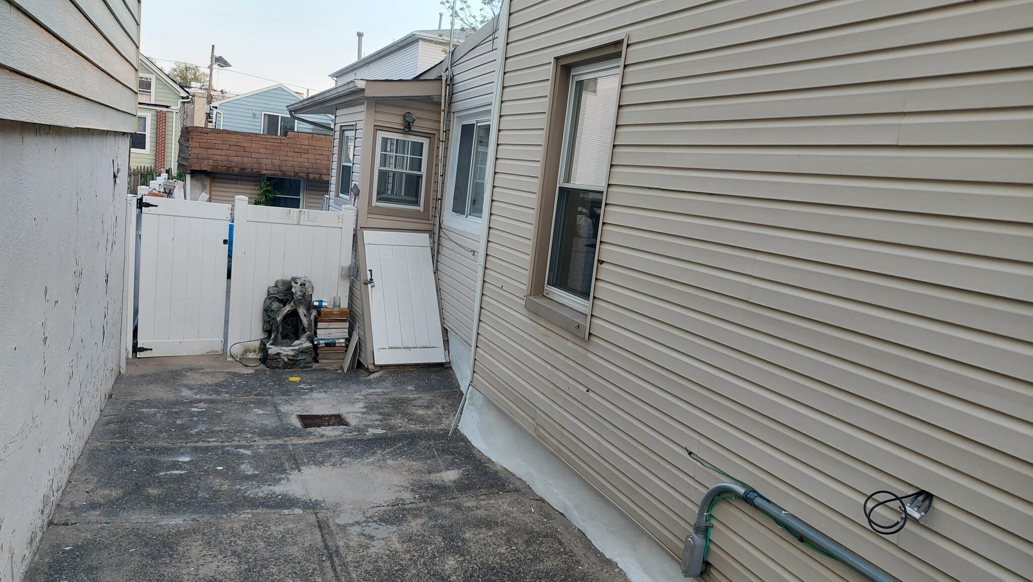 Building Photo - 6202 Meadowview Ave
