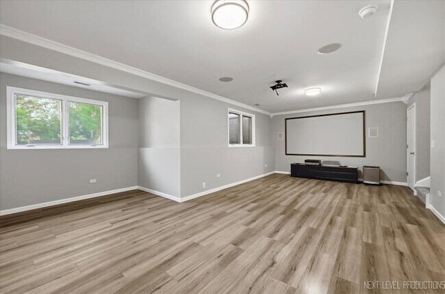 Building Photo - 306 E Conley Dr