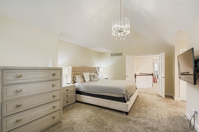 Building Photo - 53 Falcon Pl