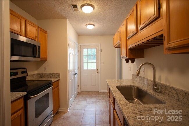 Building Photo - 322 Cottonwood Park Dr