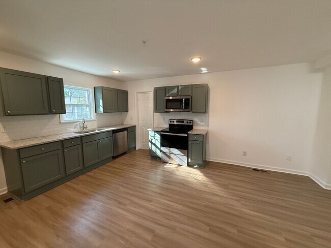 Building Photo - 208 Meadow St