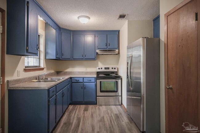 Building Photo - 496 Lownde Ave