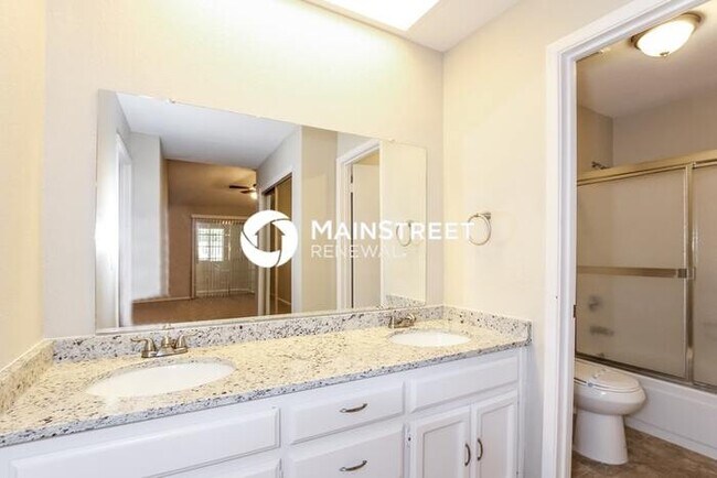 Building Photo - 3 Bedroom Pet-Friendly Home in Glendale, AZ with Main Street Renewal