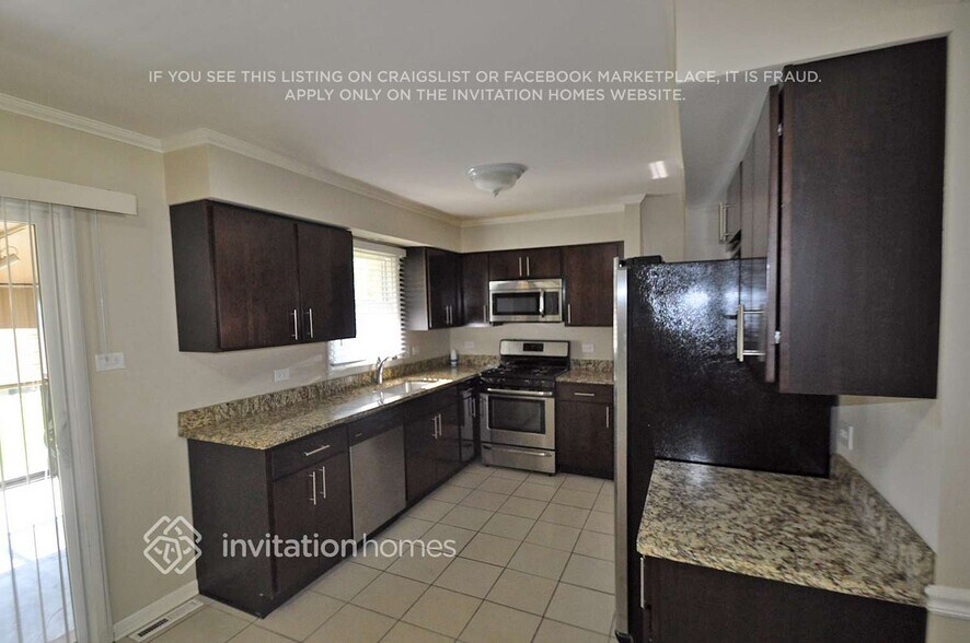 Building Photo - 7653 W 105th St