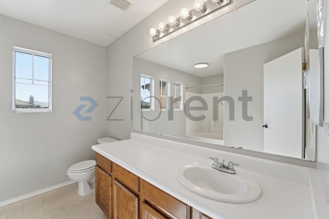 Building Photo - 3852 E Fruitvale Ave