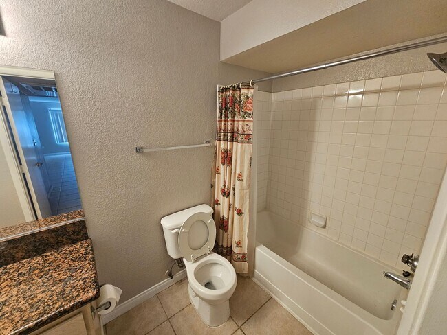 Building Photo - 1 Bedroom Condo located at Bella Club