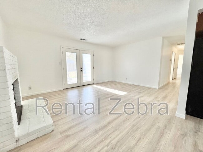 Building Photo - 2747 Branco Ave
