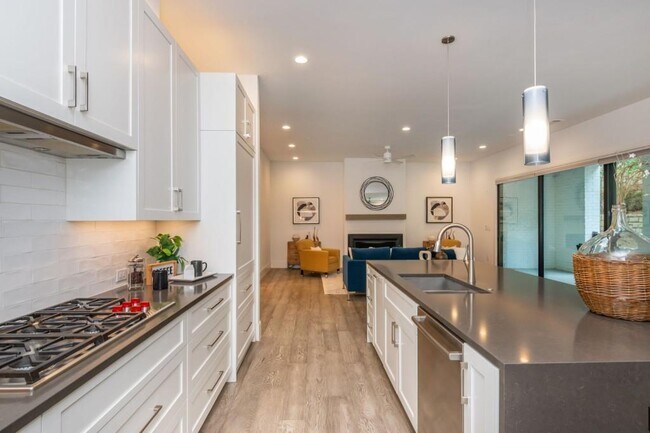 Building Photo - 1494 Red Fox Dr NE