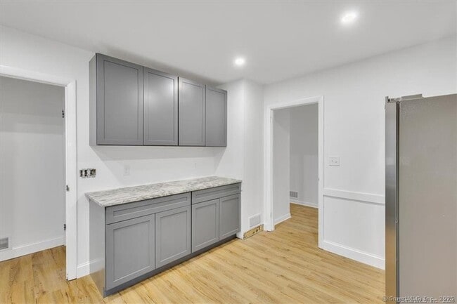 Building Photo - 275 High St