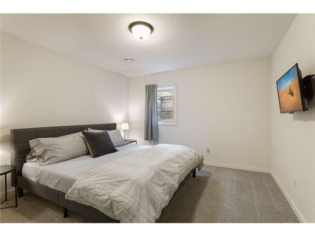 Building Photo - 2313 Cole Ave SE