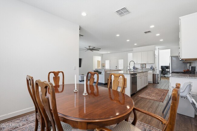 Building Photo - 30558 W Clarendon Ave