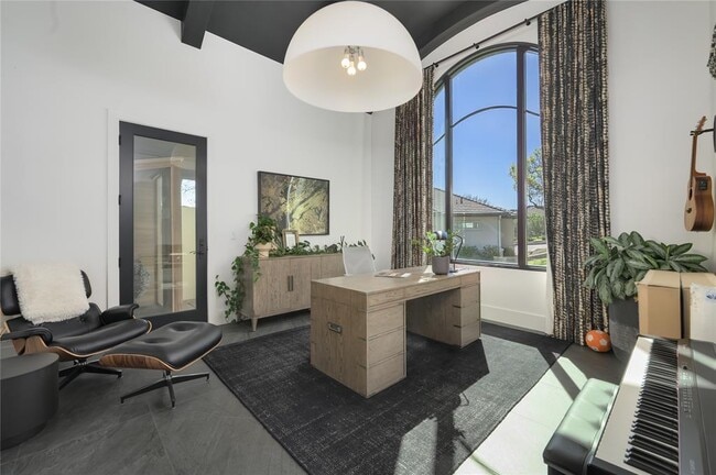 Building Photo - 4300 N Derrick Cove