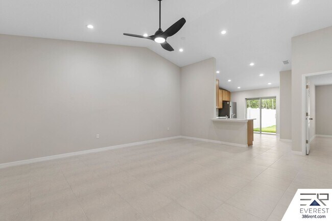 Building Photo - Brand New, fully fenced on a quiet cul-de-sac