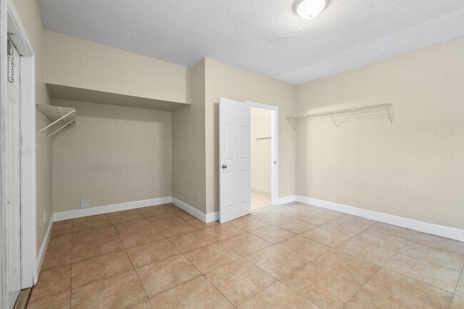 Building Photo - 3721 Henry Ave