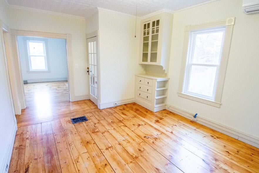 Building Photo - 235 Mount Hope St