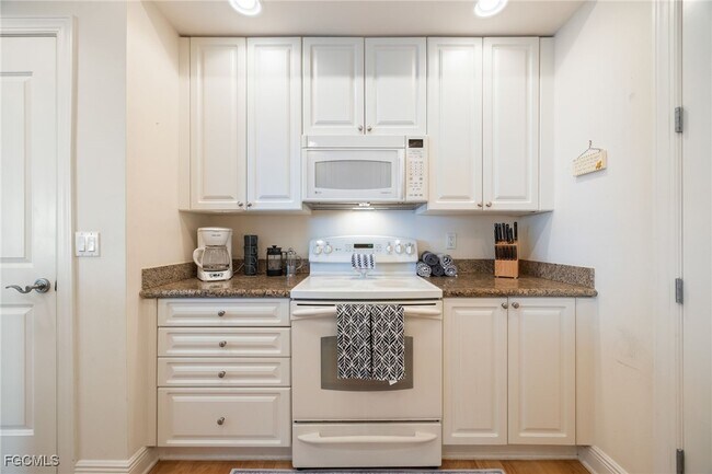 Building Photo - 2825 Palm Beach Blvd