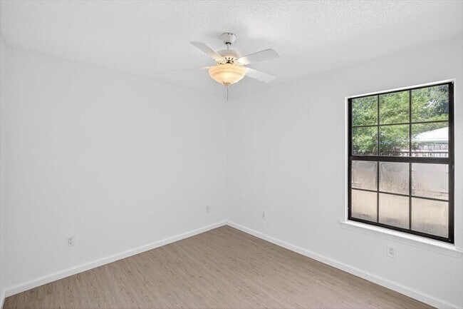 Building Photo - 12 Corbin Ct