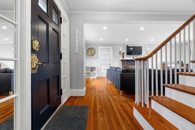 Building Photo - 859 Fellsway W