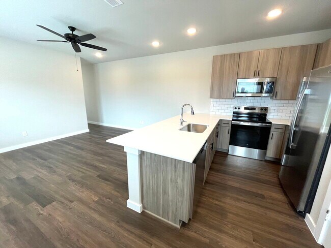 Building Photo - 1127 Eloise Dr