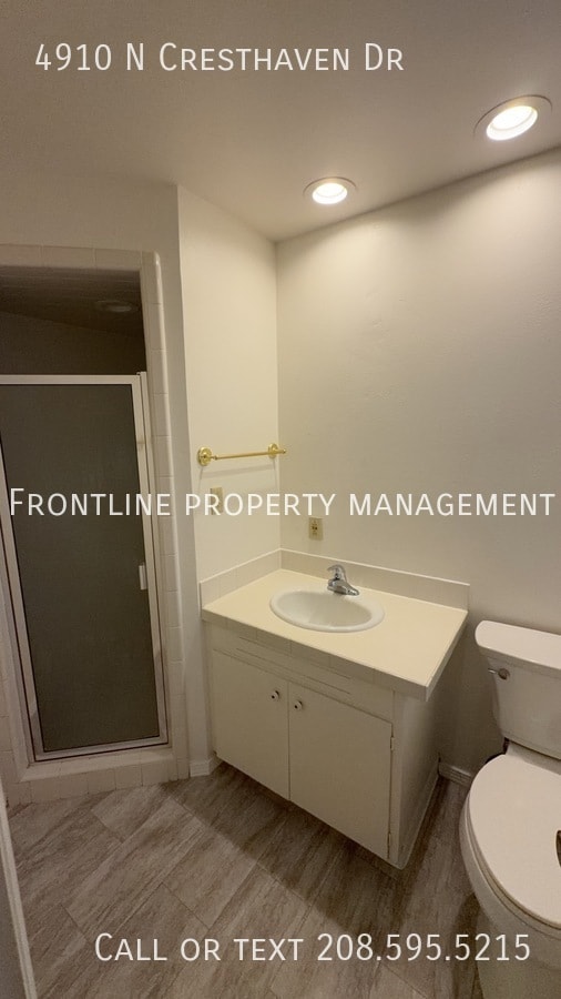 Building Photo - 4910 Cresthaven Dr