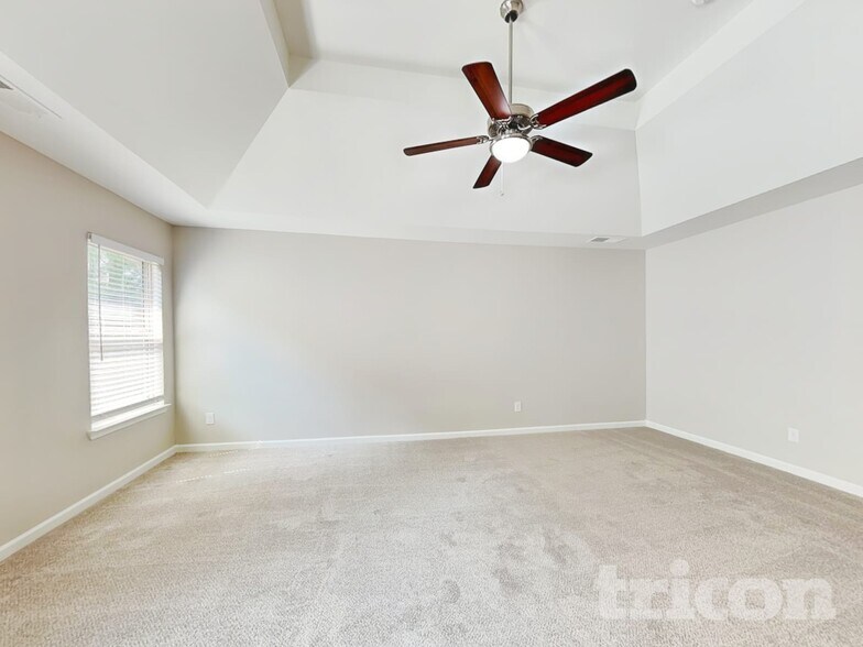 Building Photo - 1760 Long Acre Dr