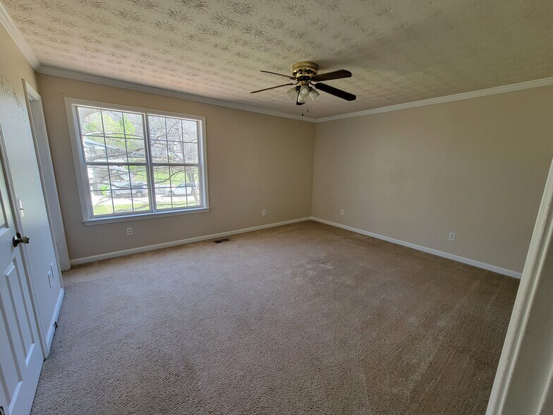 Building Photo - 121 Brooke Dr